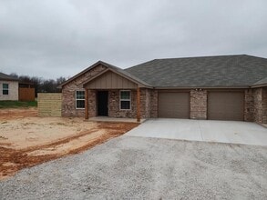 209 Hoover Ln in Azle, TX - Building Photo - Building Photo