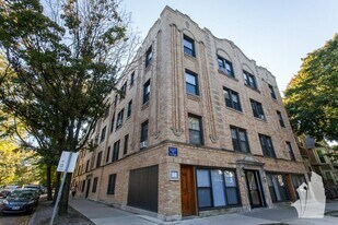 1104 W Wellington Ave, Unit 1 in Chicago, IL - Building Photo