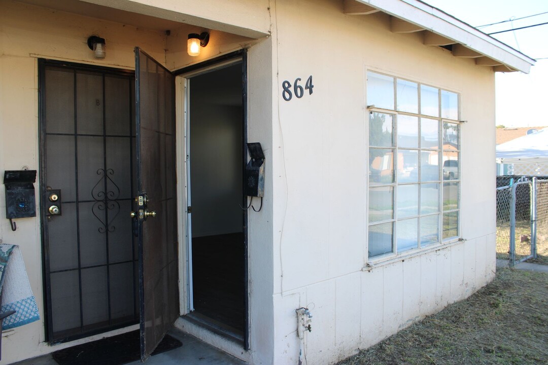 864 Riverlawn Ave in Chula Vista, CA - Foto de edificio