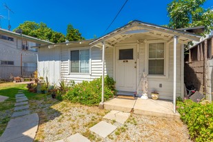 1351 N Las Palmas Ave in Los Angeles, CA - Foto de edificio - Building Photo