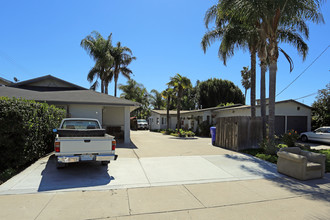 941-947 Oak Ave in Carlsbad, CA - Building Photo - Building Photo