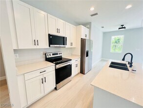 2718 Helen Pl in Lehigh Acres, FL - Building Photo - Building Photo