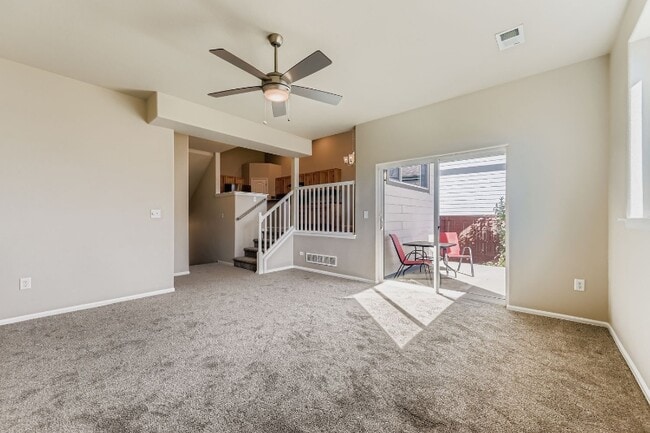 1845 Sunset Vista Dr in Windsor, CO - Foto de edificio - Building Photo