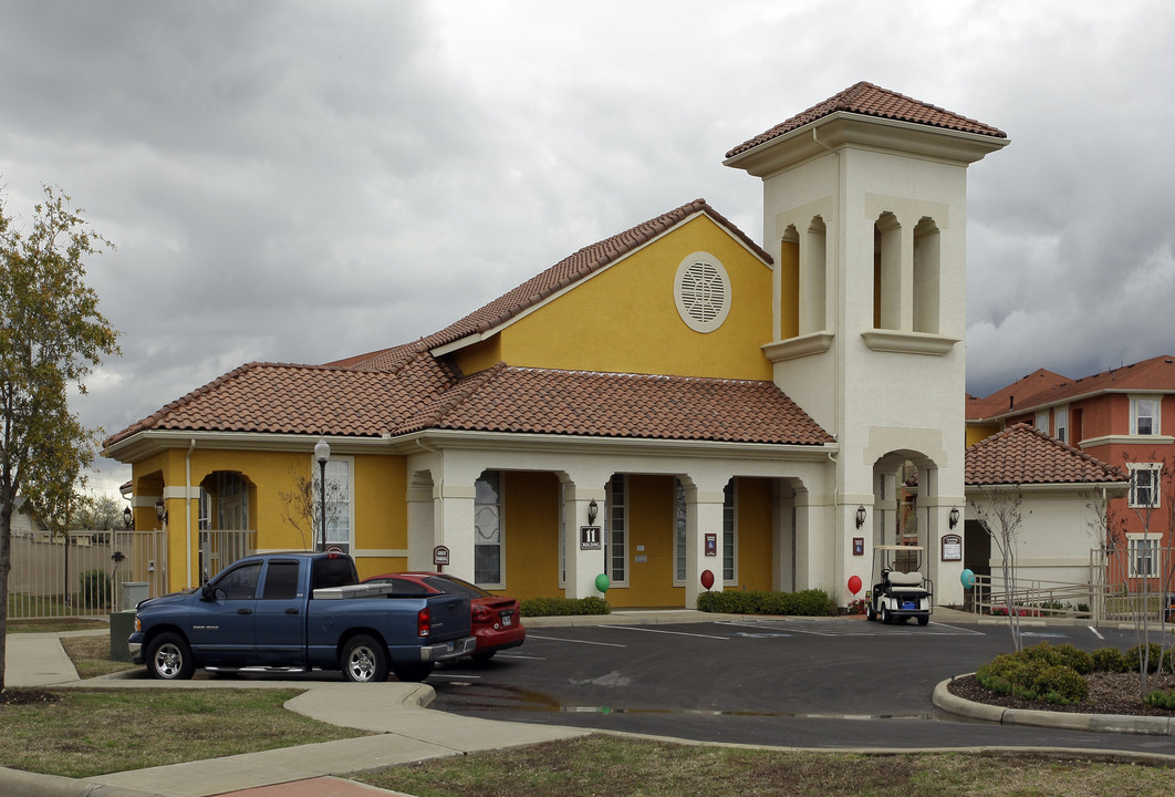 Costa Almadena in San Antonio, TX - Foto de edificio