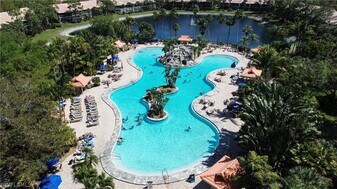 2265 Hidden Lake Dr in Naples, FL - Building Photo