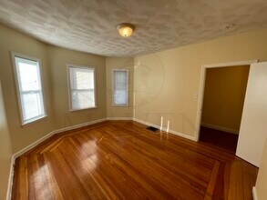 225 Holland St-Unit -1 in Somerville, MA - Building Photo - Building Photo
