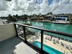 9800 W Bay Harbor Dr in Bay Harbor Islands, FL - Foto de edificio - Building Photo