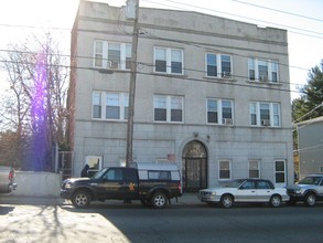 200 W Englewood Ave in Englewood, NJ - Building Photo - Building Photo