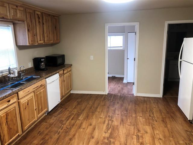 property at 920 W Ford St