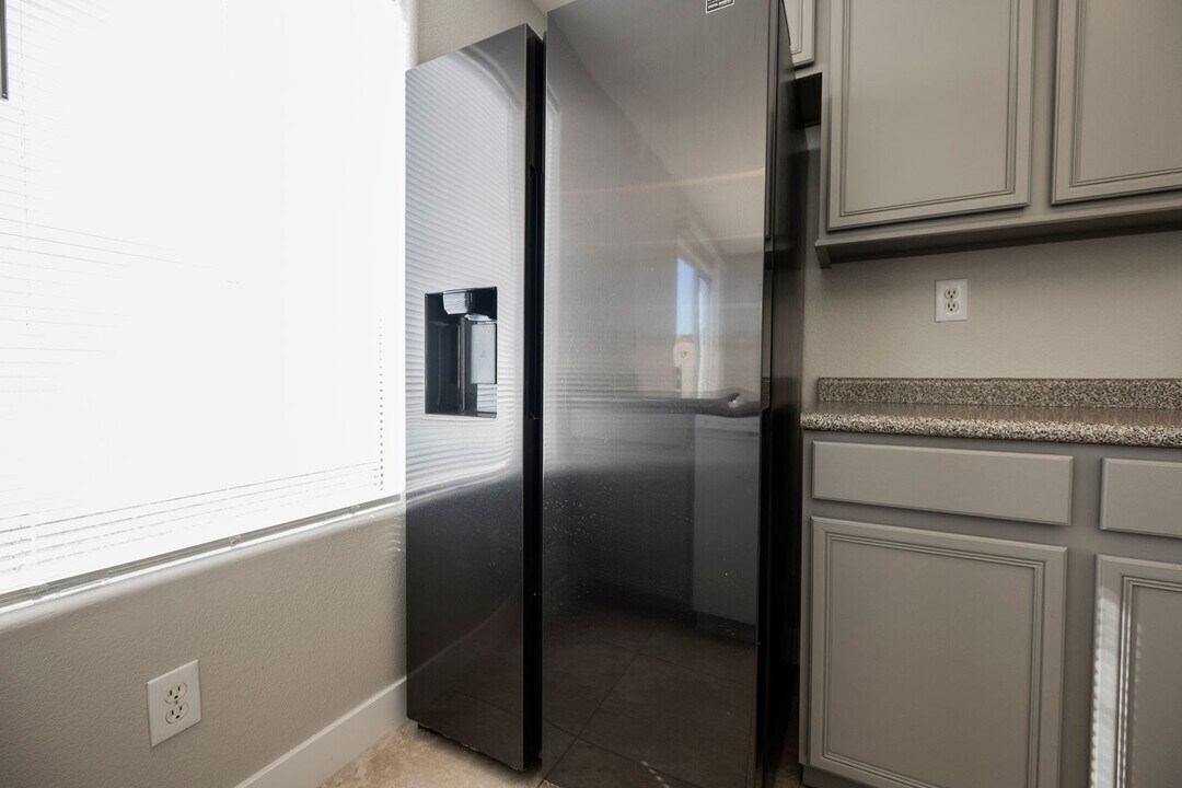 6075 Las Nubes Dr in Las Vegas, NV - Building Photo