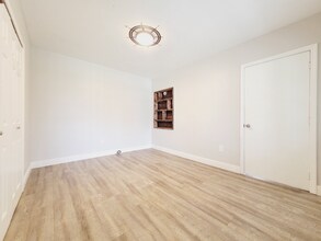 567 E 11th St in Hialeah, FL - Building Photo - Building Photo