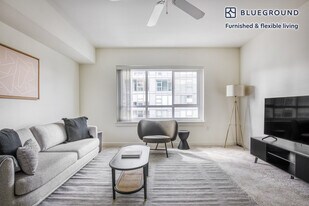 10400 NE 2nd St in Bellevue, WA - Building Photo