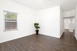 1564 N Jackson Ave in University City, MO - Building Photo - Building Photo