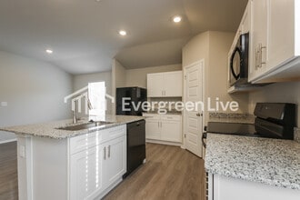 6600 NW Kathleen St in Bentonville, AR - Building Photo - Building Photo