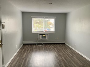 7919 Lake Ave-Unit -Unit 204 in Cleveland, OH - Building Photo - Building Photo