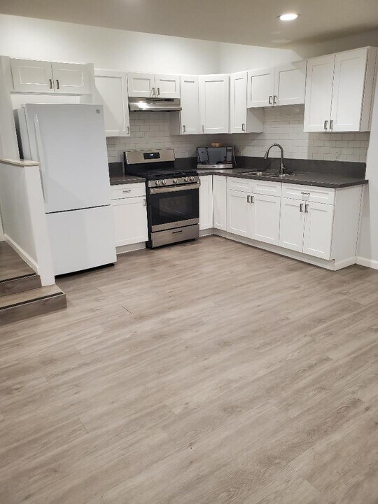 8826 Wakefield Ave in Panorama City, CA - Building Photo