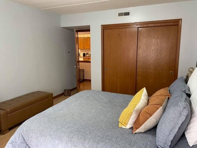 5340 N Lowell Ave, Unit 205 in Chicago, IL - Building Photo - Building Photo