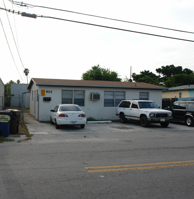 622 NW 21st Ter in Fort Lauderdale, FL - Building Photo - Building Photo