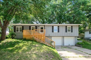 625 NW Kay Dr in Lee's Summit, MO - Building Photo