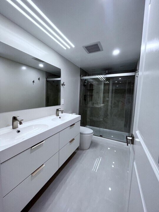 1731 Presidential Way in West Palm Beach, FL - Building Photo
