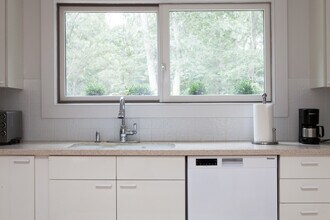 20 Renees Way in East Hampton, NY - Building Photo - Building Photo