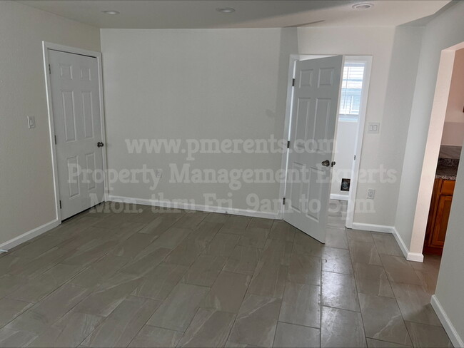 2206 Buena Vista Ave in Stockton, CA - Building Photo - Building Photo