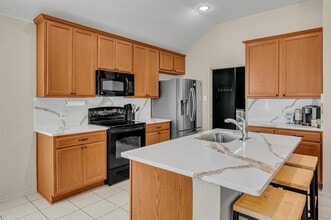 12109 Ridge Tree Rd in Crowley, TX - Building Photo - Building Photo