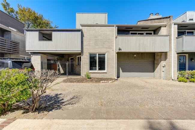 property at 2524 Nantucket Dr
