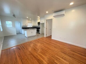 584 San Clemente St in Ventura, CA - Building Photo - Building Photo