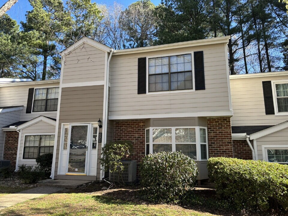 7733 Falcon Rest Cir in Raleigh, NC - Building Photo