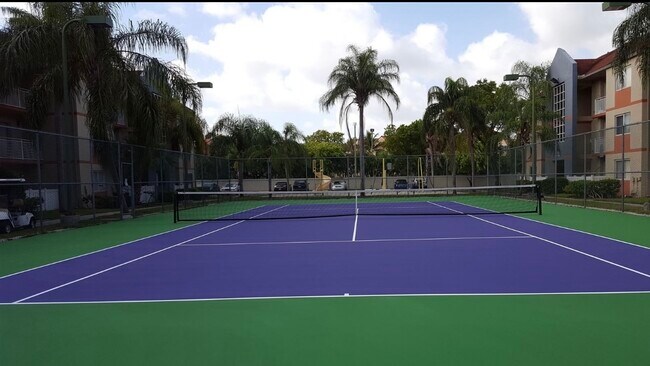 18860 NW 57th Ave in Hialeah, FL - Building Photo - Building Photo