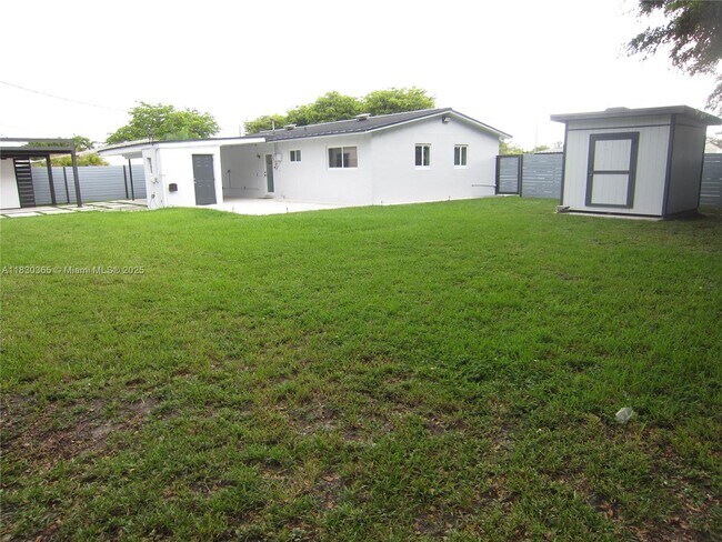 8760 SW 20th St in Miami, FL - Building Photo - Building Photo