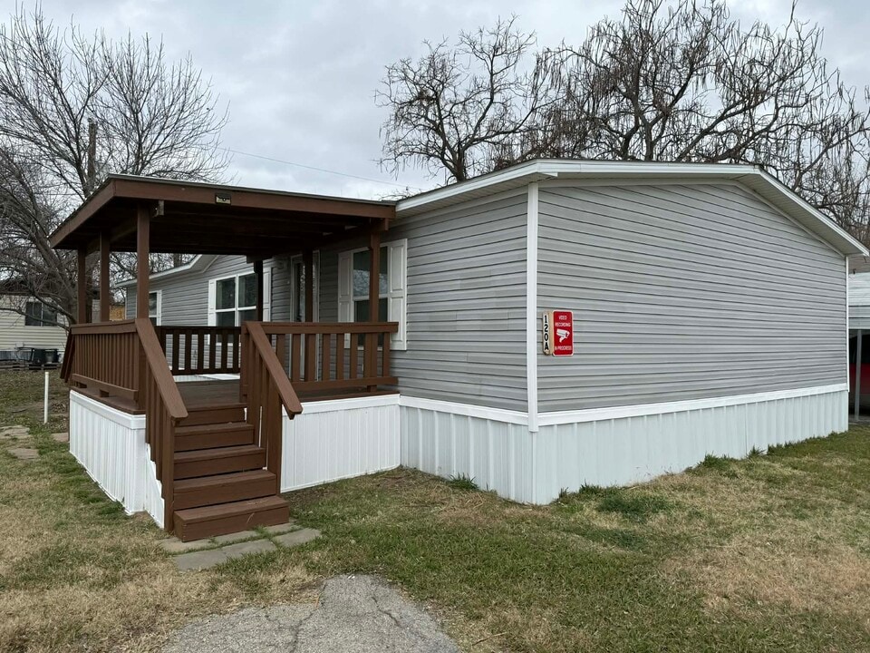 120A Parker Dr in Sanger, TX - Foto de edificio