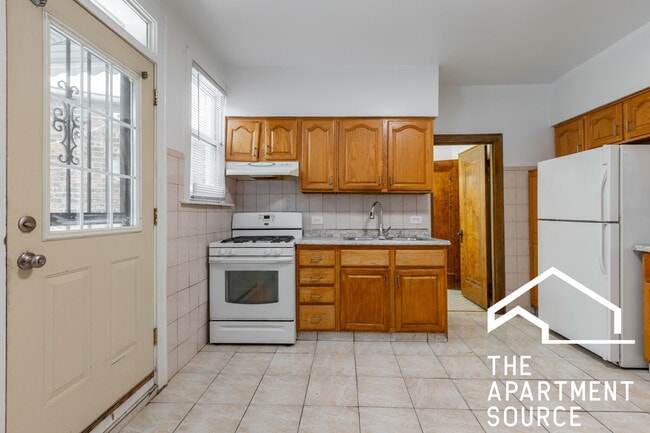 4921 W Berteau Ave, Unit 2 in Chicago, IL - Foto de edificio - Building Photo