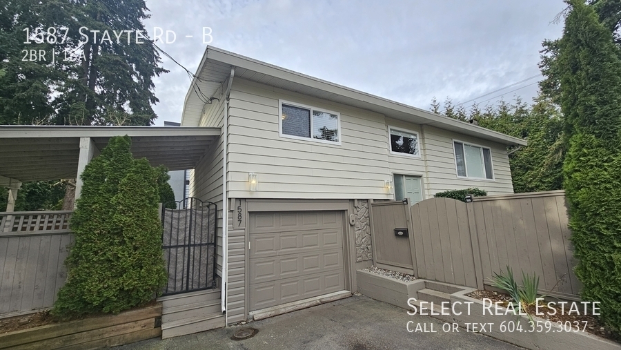 1587 Stayte Rd in White Rock, BC - Building Photo