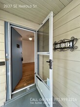 2037 SE Harold St in Portland, OR - Building Photo - Building Photo