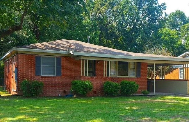 property at 916 Delmar Dr