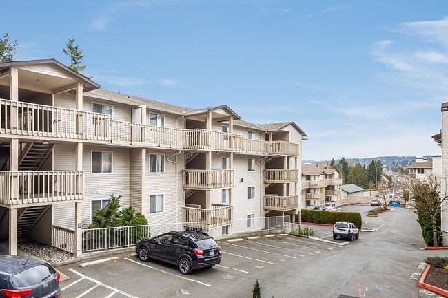 Northpointe Highlands Apartments in Kenmore, WA - Building Photo - Building Photo