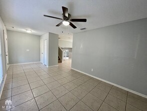 1200 Lake Valrico Ln in Valrico, FL - Building Photo - Building Photo