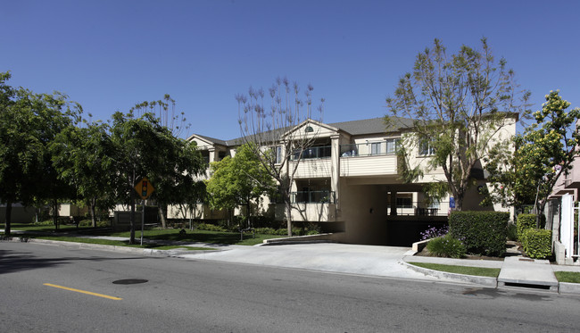 Sterling Court Senior Apartments in Anaheim, CA - Building Photo - Building Photo