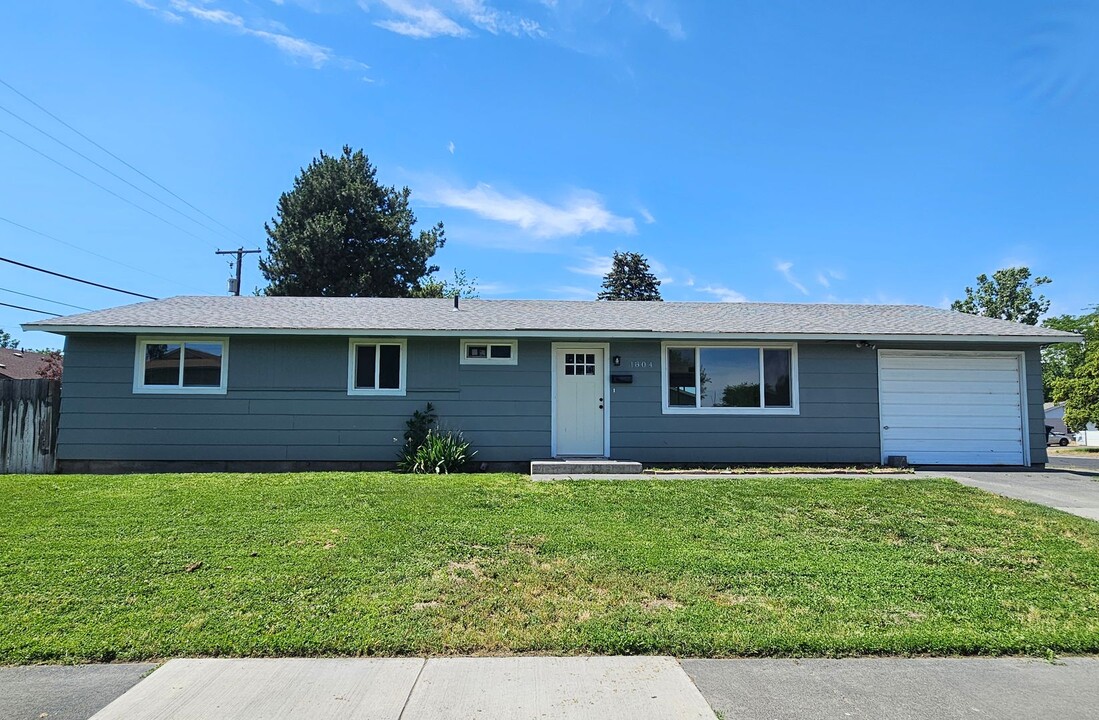 1804 S Turnagin Pl in Moses Lake, WA - Building Photo