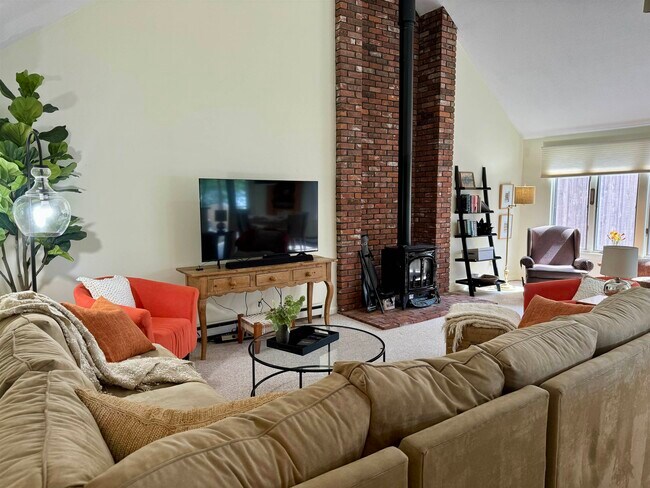 27 Bay Tree Ln in Grantham, NH - Building Photo - Building Photo