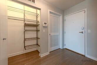 1935 S Archer Ave, Unit 314B in Chicago, IL - Foto de edificio - Building Photo