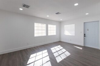 2921 NW 25th St in Fort Lauderdale, FL - Building Photo - Building Photo