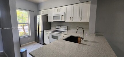 211 Mallory Ct in Weston, FL - Building Photo - Building Photo