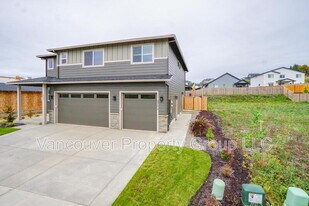 2217 E Juniper Cir in La Center, WA - Building Photo