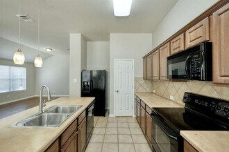1906 Melissa Oaks Ln in Austin, TX - Building Photo - Building Photo