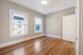 8 Cherry St, Unit 2 in Somerville, MA - Building Photo - Building Photo