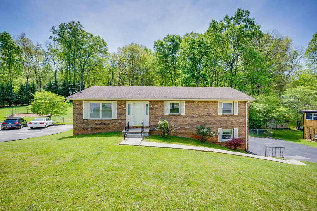 146 Old Mill Rd in Church Hill, TN - Building Photo