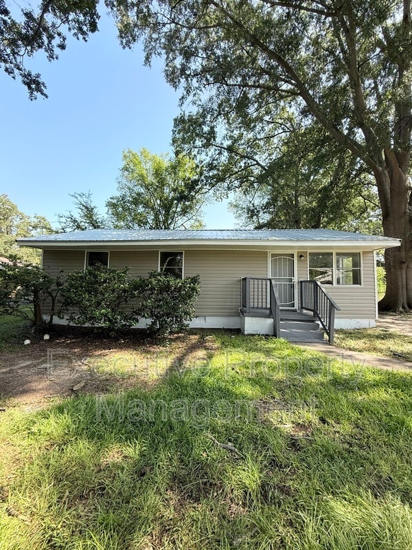 property at 2724 Lee Ave SW